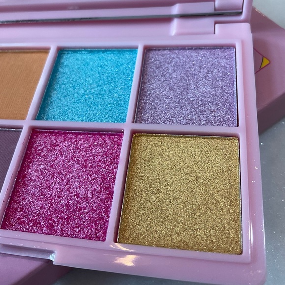💕Dr Seuss x Revolution Oh The Places You’ll Go Eyeshadow Palette - Picture 5 of 6